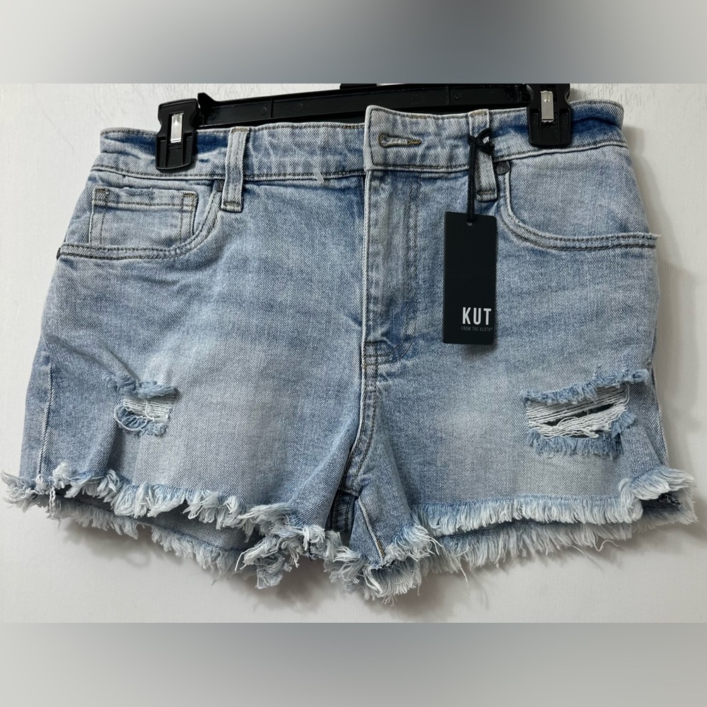 Kut from the Kloth  Frayed Hem Jean Shorts  NWT. Button is missing on closure.